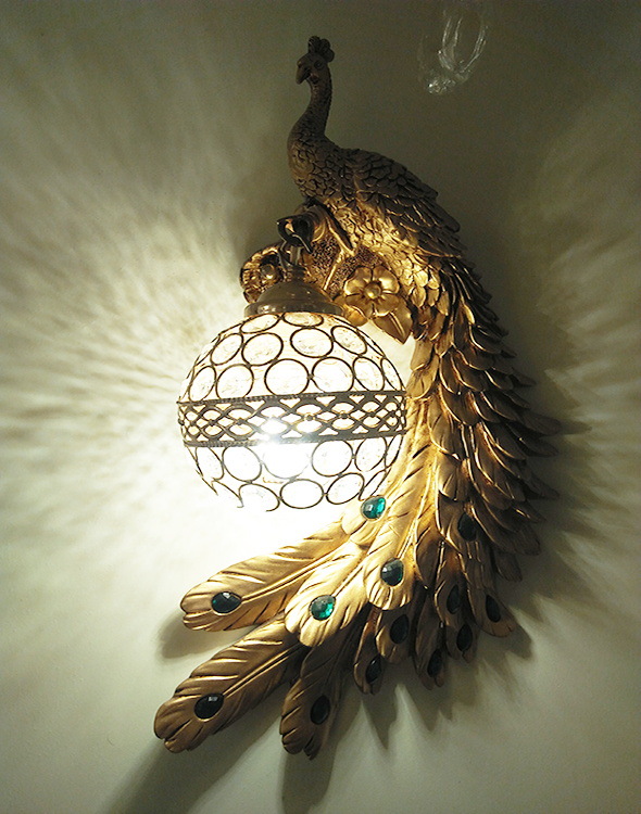 Peacock Wall Lamp Image 2