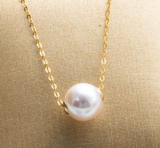 Elegant Design of Pearl Necklace