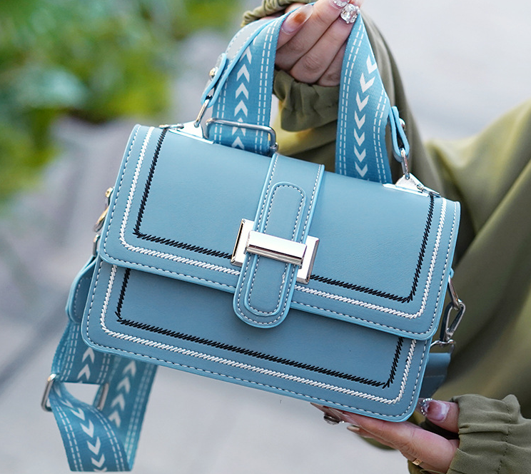 shoulder bag image 5
