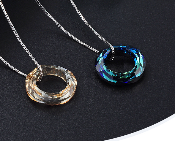 Stylish Silver Necklace with Pendant