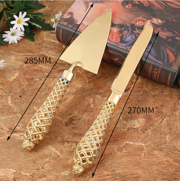 Golden Cake Spatula and Knife Set Image 1