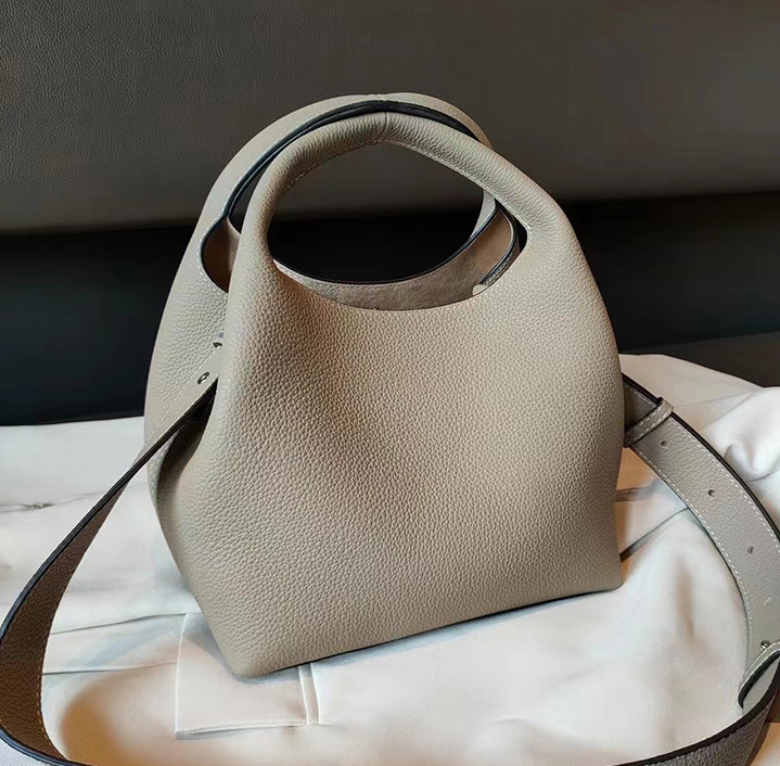 Women's Fashion Handbag Image 3