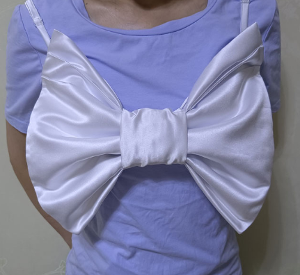 V-neck knot top back view