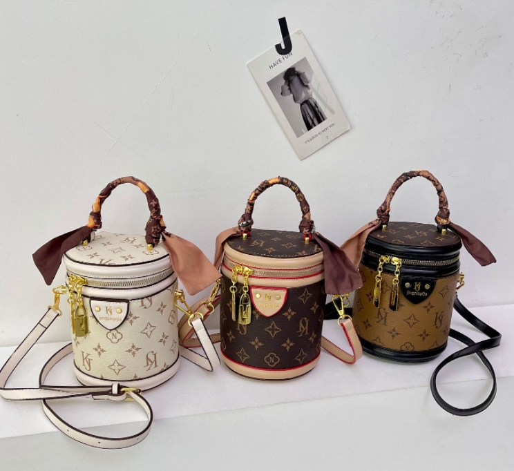 Bucket Bag Image 1