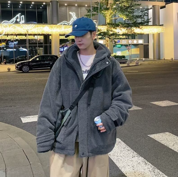 Chaqueta con Capucha de Pelo de Cordero a la Moda - Imagen 2