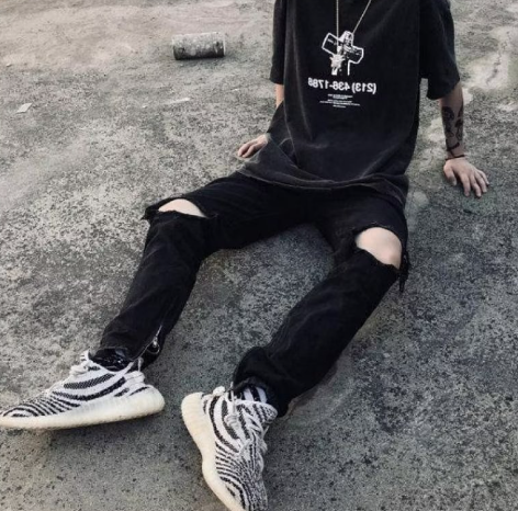 Distressed Jeans 2