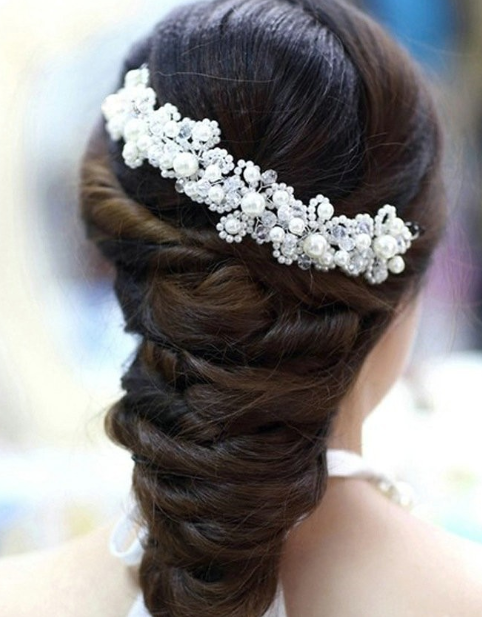 Elegant headpiece for brides