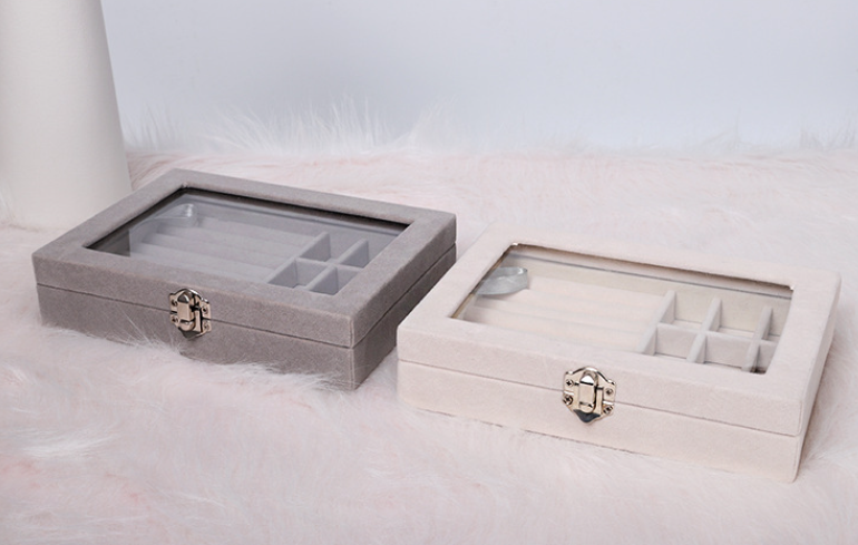 Velvet Jewelry Box Image 5