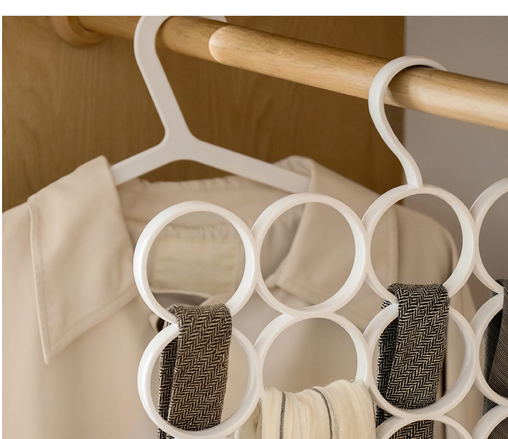 Scarf Holder in Use