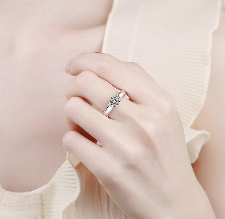 Couple Fashion Sterling Silver Ring Close-Up