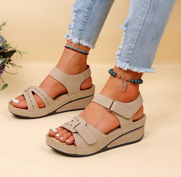 Women’s Slippers Image 1
