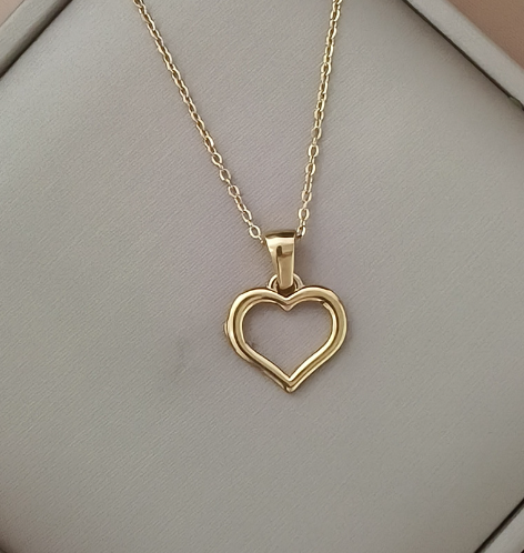 18 karats gold-plated necklace with heart pattern