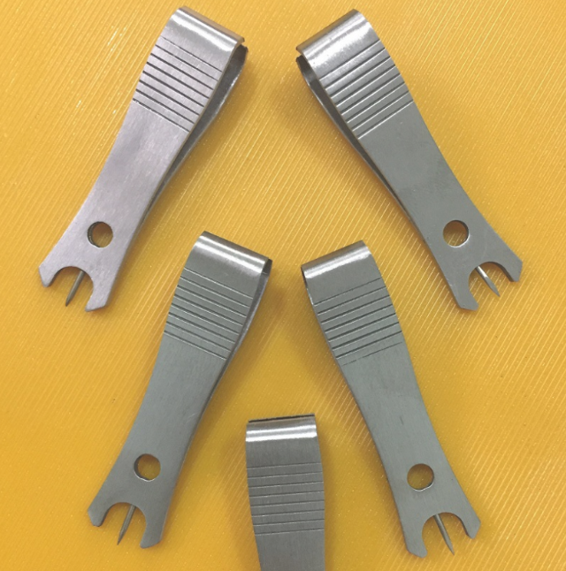Black and white simple cutting forceps for fishing tackle tongs, powerful horse scissors, portable fly fishing shears, sub clamp, fish wire scissors.