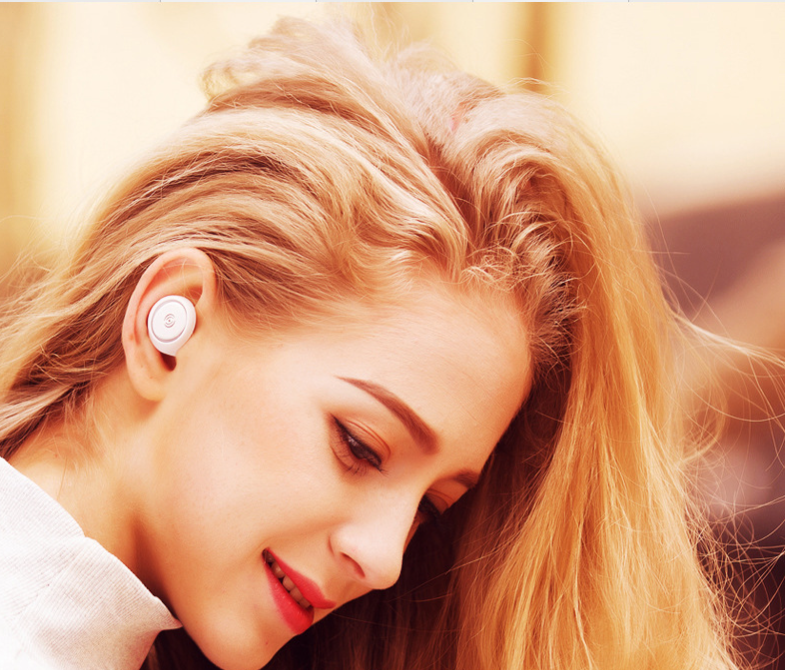 Bluetooth Earbuds Image 2