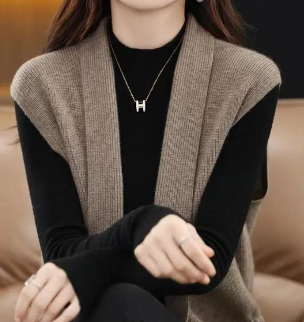 Knitted Waistcoat Top - Gray