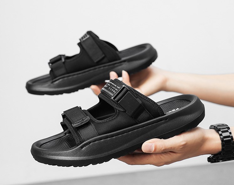 Men's Slippers Image 2