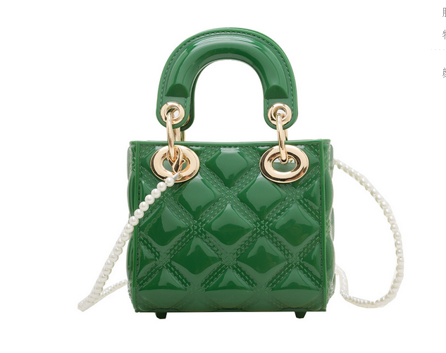 Diamond-patterned chain bag image 2