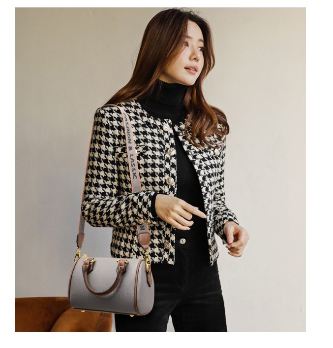 Classic Mini Women's Pillow Bag style