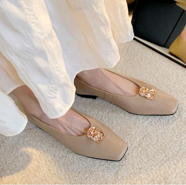 Fashionable Flat Shoes