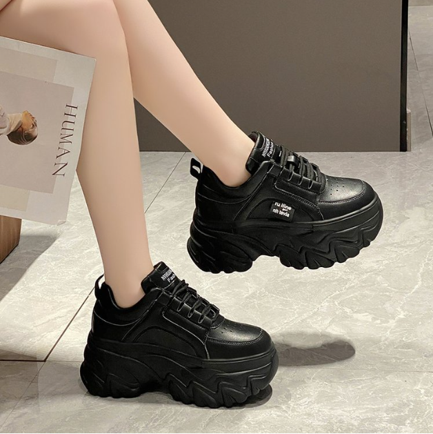 Casual Women's Sneakers Image 2