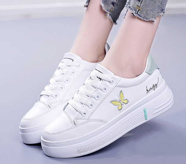 נעלי סקייטבורד נמוכות עם דוגמת פרפר לנשים