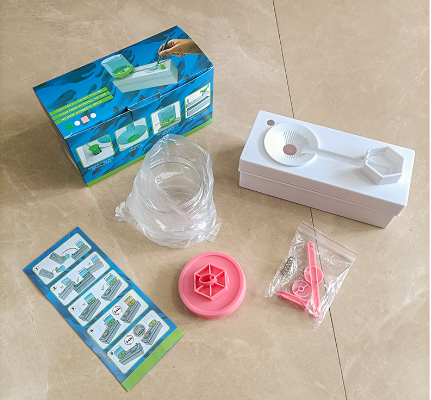 Brush Cleaning Device in Pink