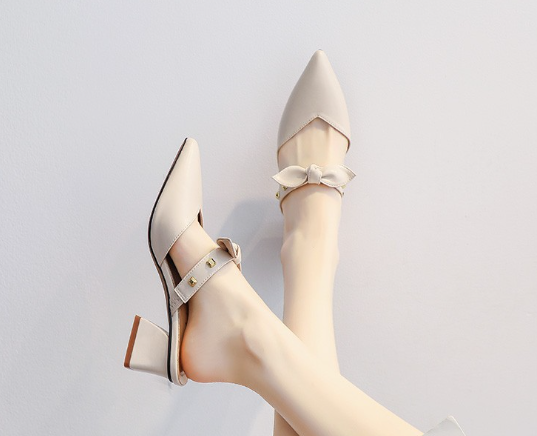 Stylish V-shaped opening