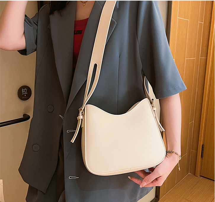 Minimalist Solid Color Shoulder Bag Image 2