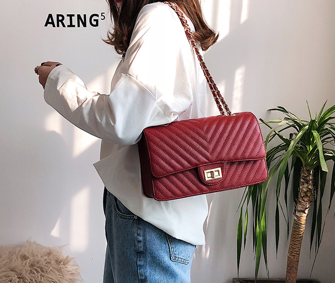 小香风V格单肩包 - Image 3