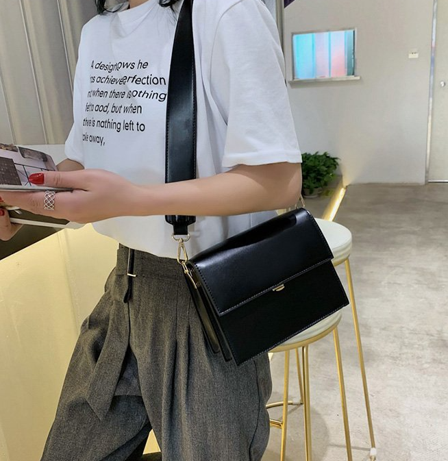 Small square bag in brown