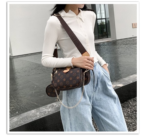 Stylish Small Bag Features