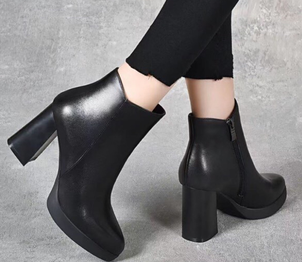 Women's Short Boots Image 1