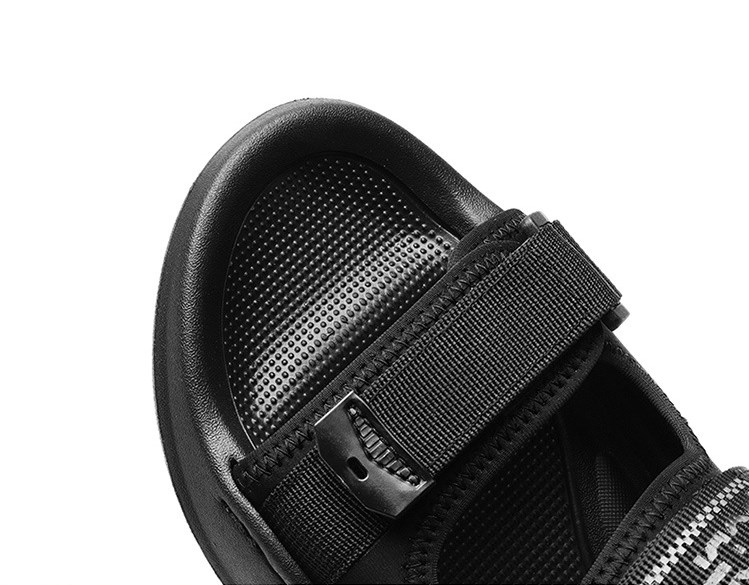 Men's Slippers Image 3