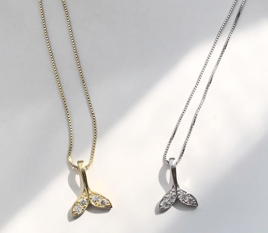 Fishtail Pendant Necklace Gold