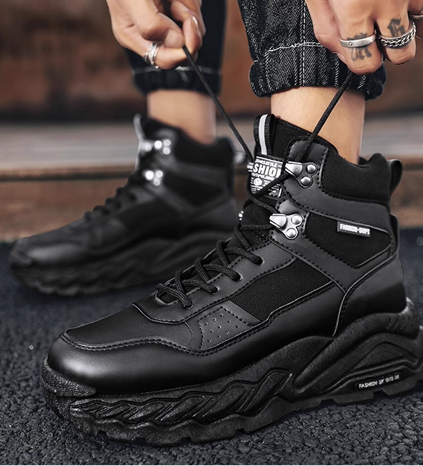 Boot with laces