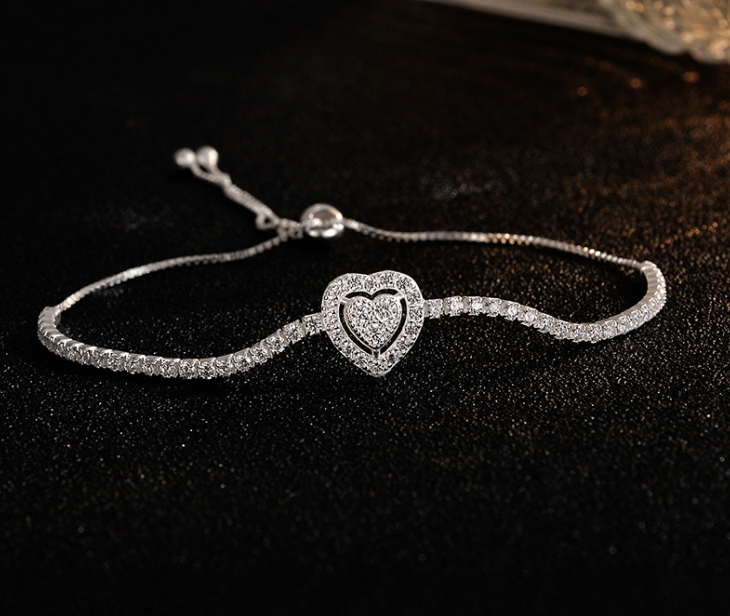 Heart-shaped Bracelet Image 2