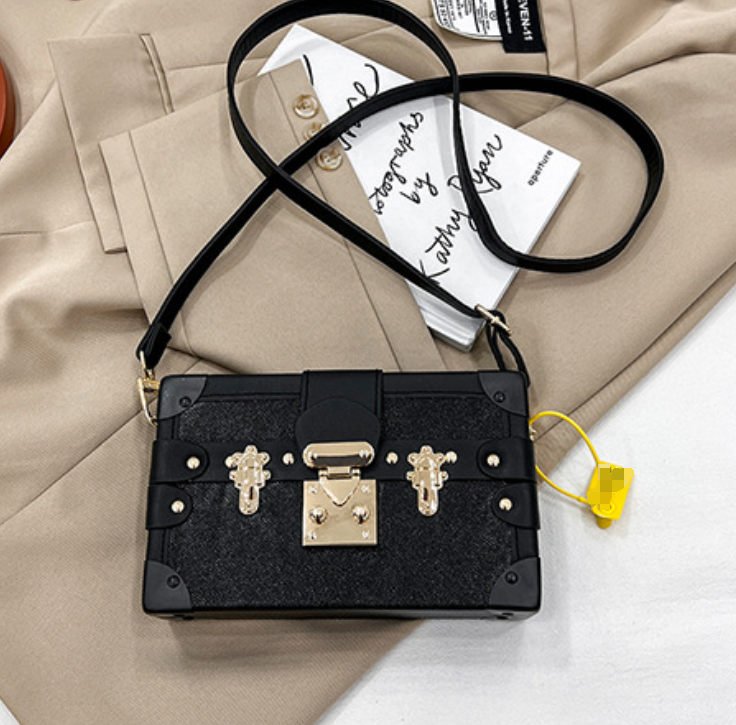Chain Bag Image 5