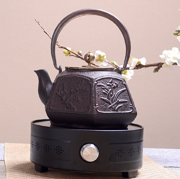 Elegant design of the teapot