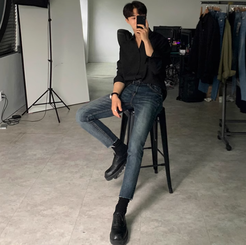 Ankle Jeans Front View