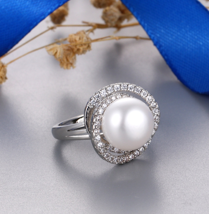 White Gold Pearl Ring