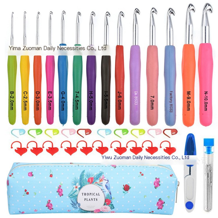 Colored Handle Crochet Hook Set Image 1