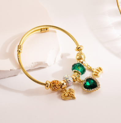 Green Heart-shaped Pendant Bracelet