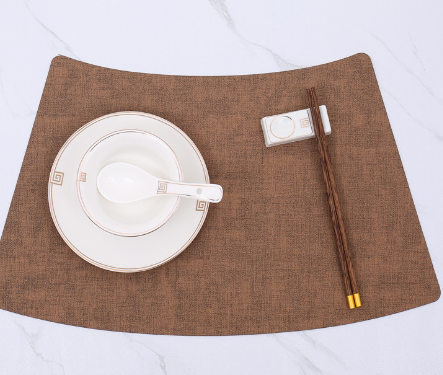 Elegant Fan-Shaped Table Mat