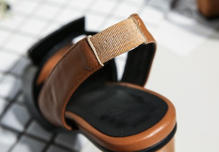 Open-Toe Chunky Heel Sandals Image 6