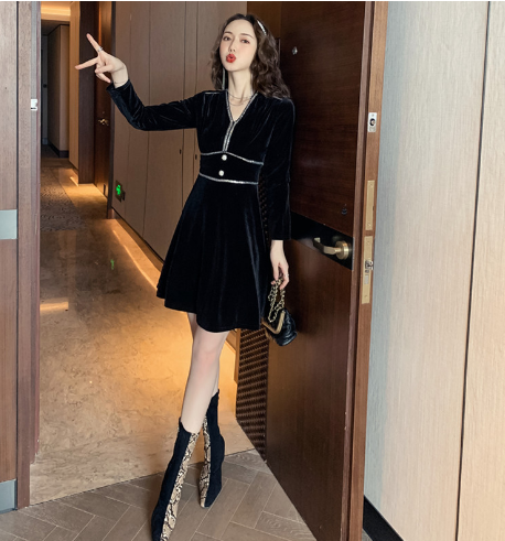 Women's Fashion Vintage Velvet Dress Image 4