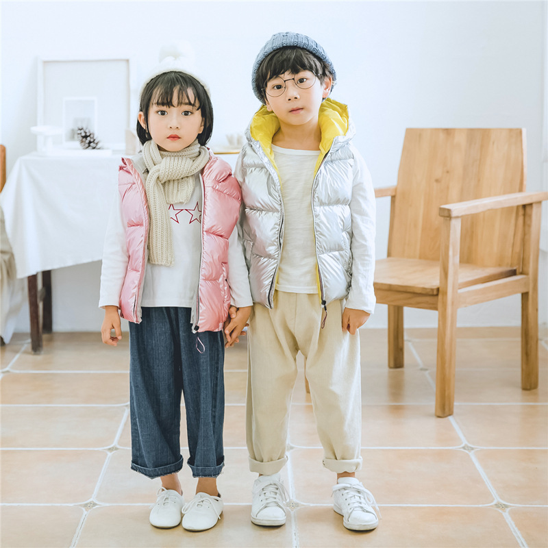 Children hooded vest autumn and winter image