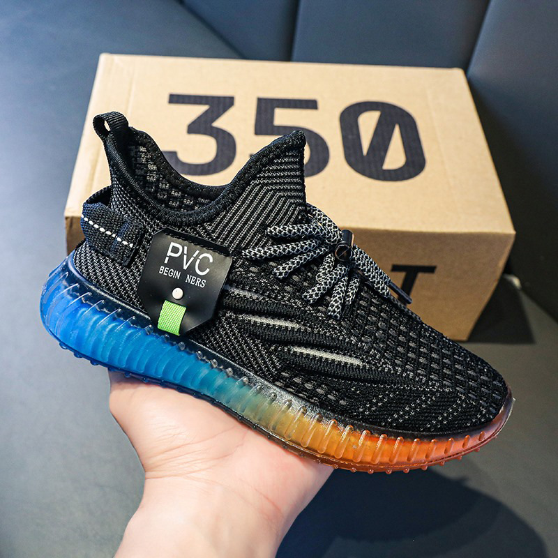 Schwarz-graue Turnschuhe