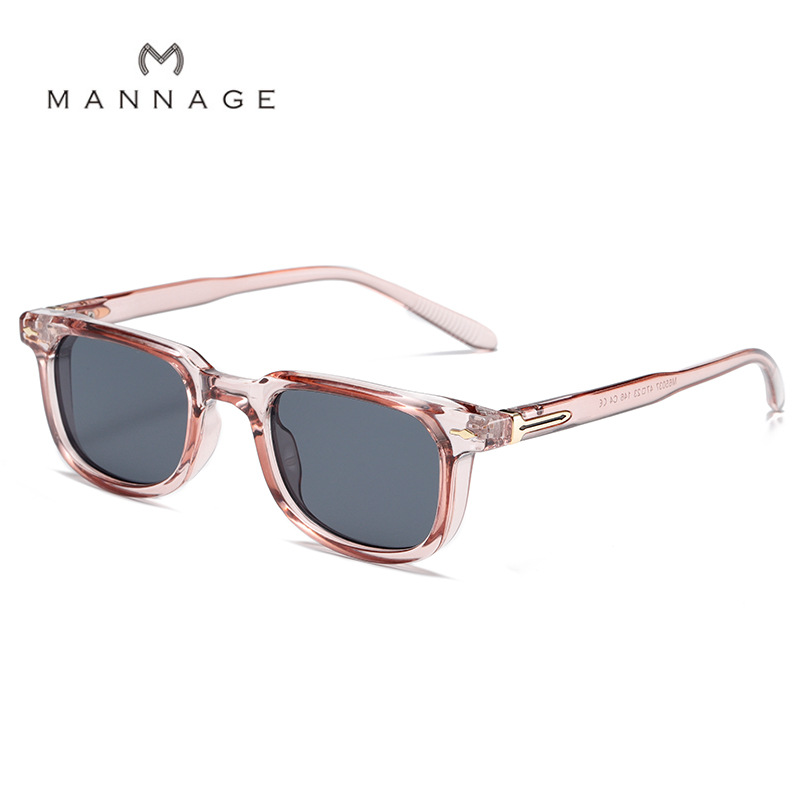 Chic Black Sunglasses