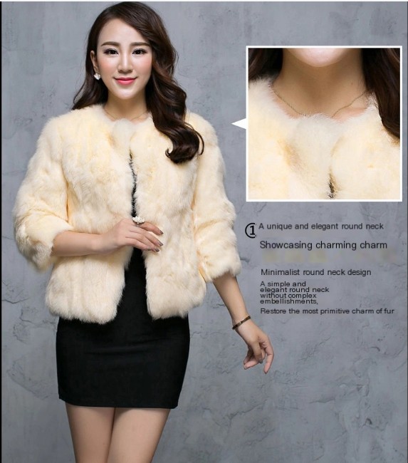 Vista frontal del abrigo de piel de conejo.