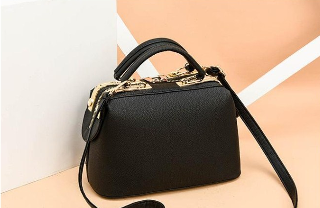 Single-shoulder Crossbody Bag - Image 4
